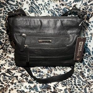 NWT STONE MOUNTAIN PURSE BLACK POCKETS OUTSIDE AND IN